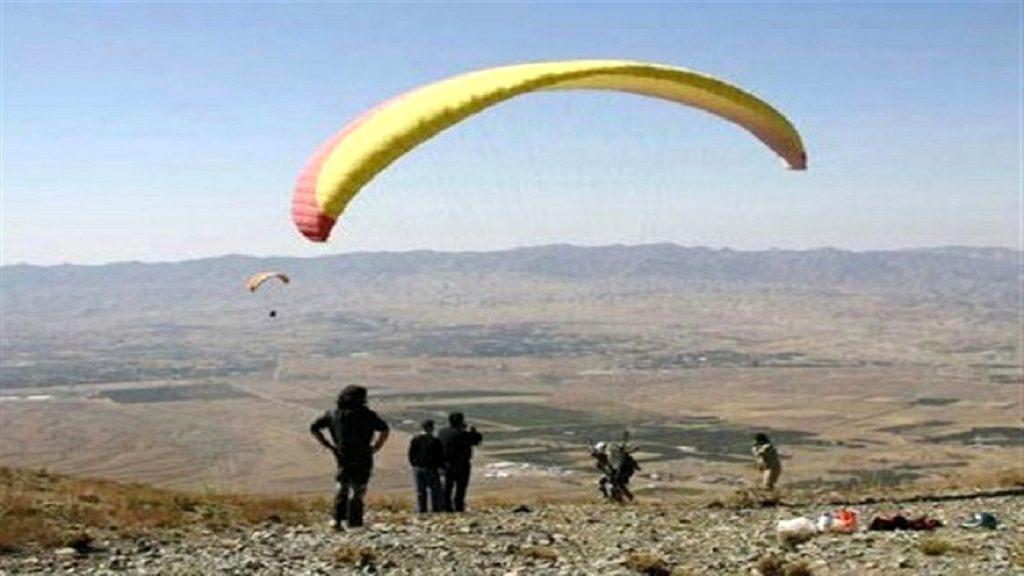 ابرهای زاگرس آموزش پاراگلایدر در اصفهان دروازه شیراز